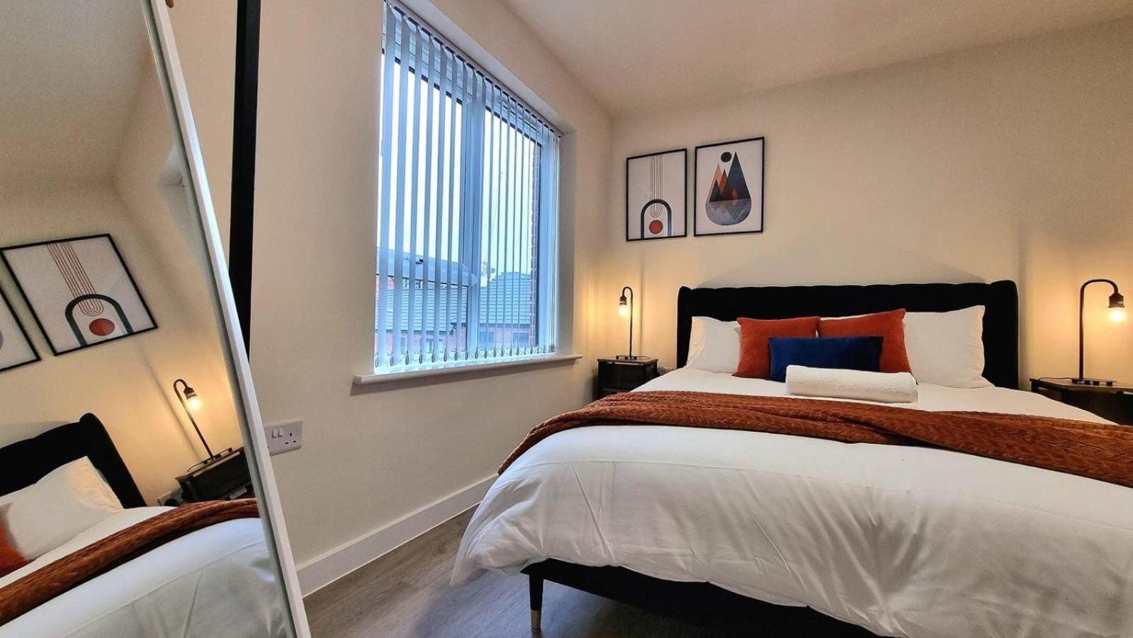 Modern New Build 3-storey With Parking Near Centre *